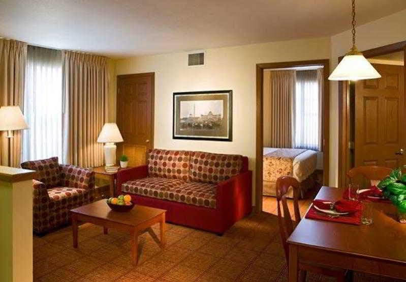 Towneplace Suites By Marriott Detroit Livonia Extérieur photo